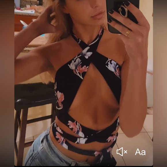 I.AM.GIA LIA WRAP TOP IN BLACK FLORAL - Picture 2 of 8